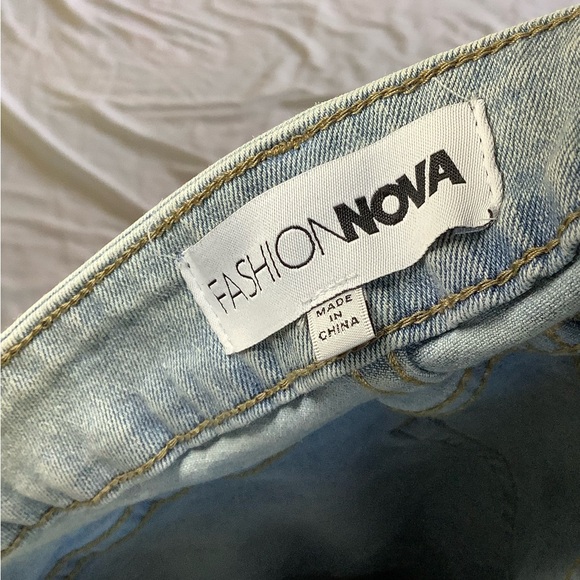 Fashion Nova Light Blue Denim Jeans - Picture 3 of 4